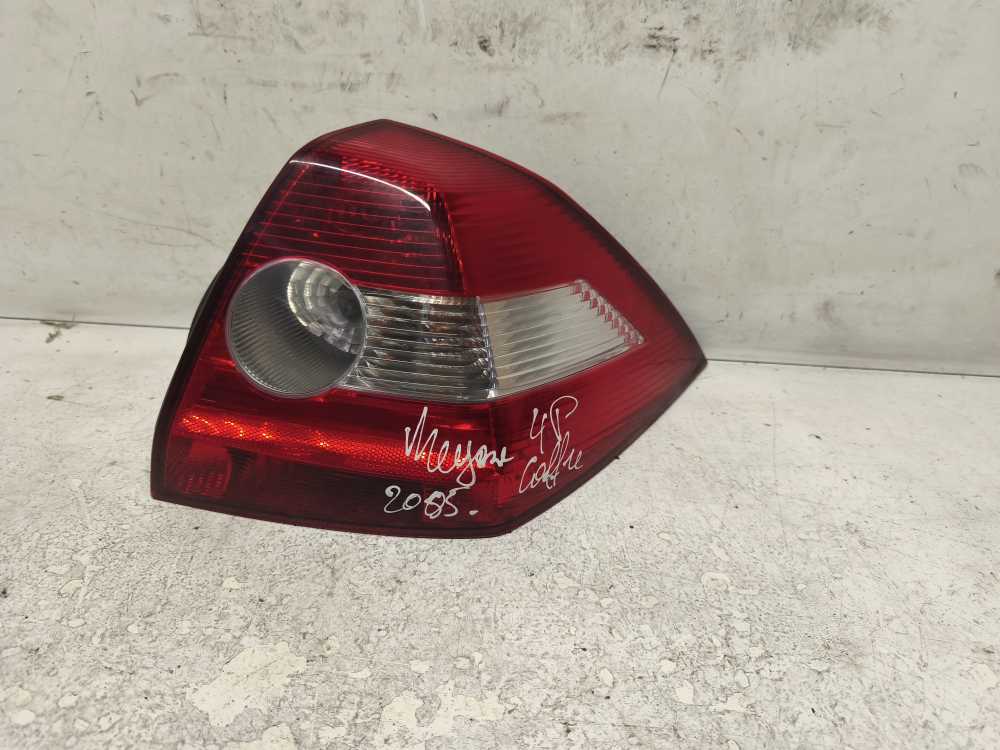 FEU ARRIERE DROIT RENAULT - Vue 1